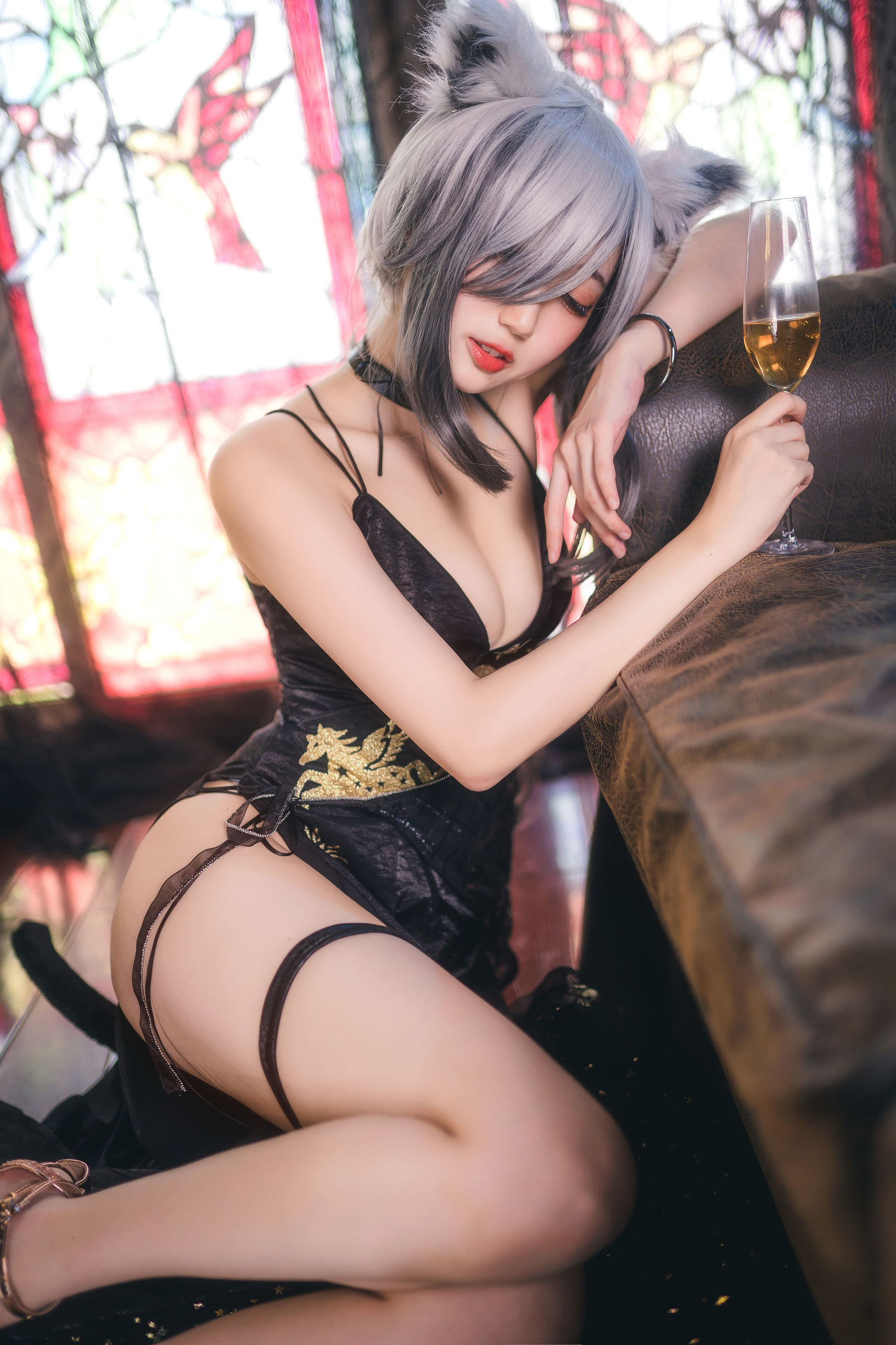 [Cosplay写真]周叽是可爱兔兔礼服插图1